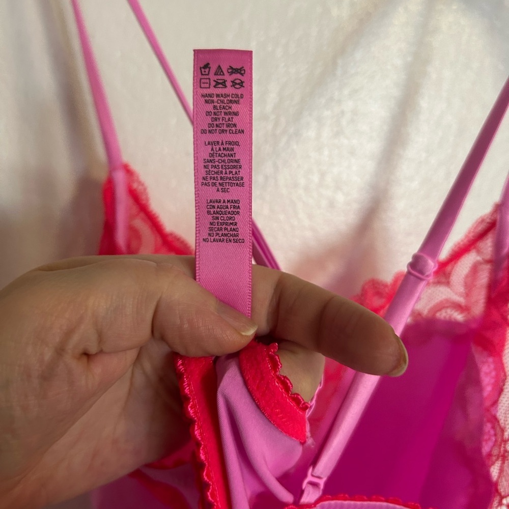 NWOT Skims stretch satin lace teddy neon orchid - Picture 5 of 8